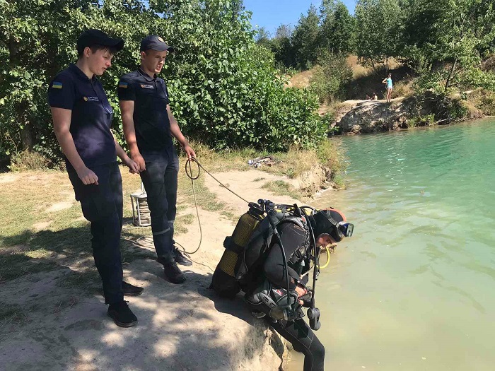 У Черепашинцях, відомих блакитною водоймою, втопився чоловік (ФОТО)