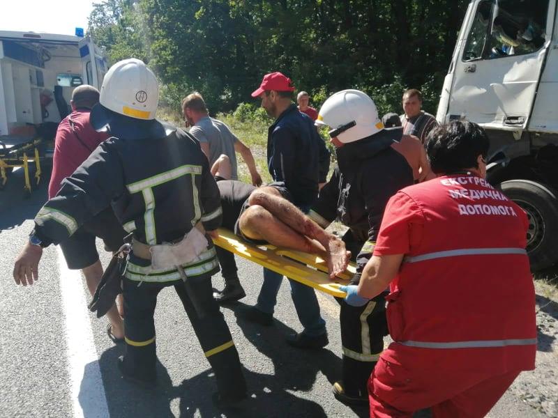 На Козятинщині не розминулися вантажівки MAN і DAF (ФОТО)