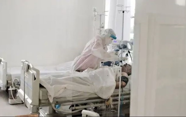 Вінницькі медики, які лікують хворих на ковід, отримали муніципальні надбавки