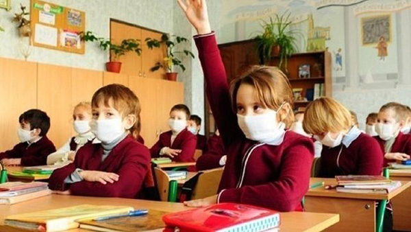 У Вінниці учні молодших класів повернулися до «звичайного» навчання, старші – до «комбінованого»