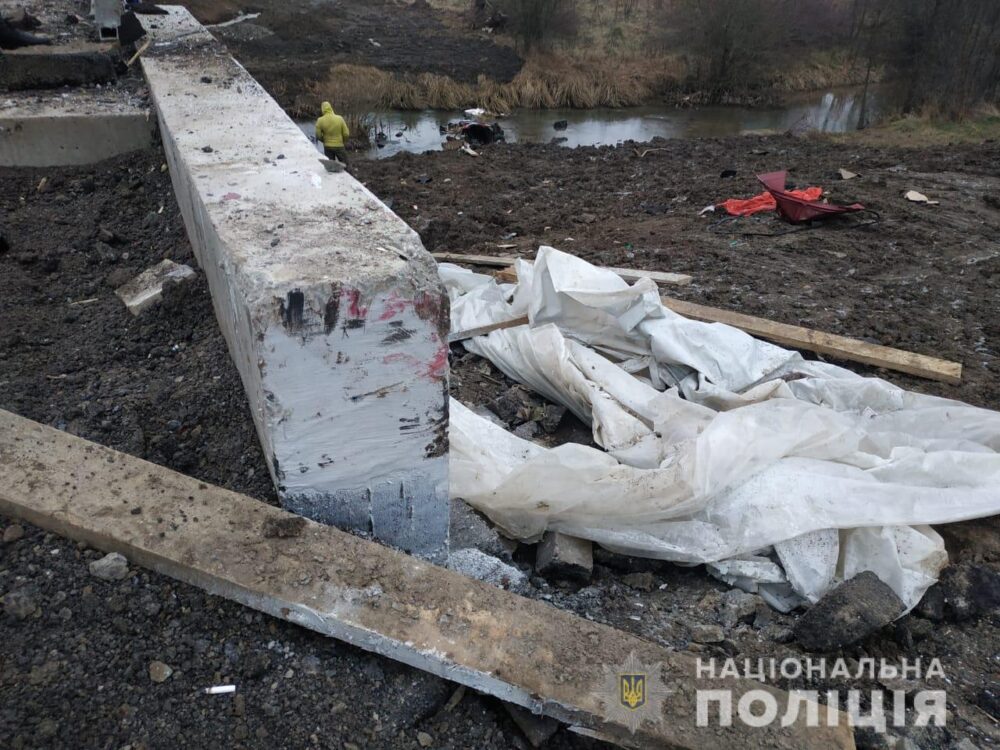 Влетів у відбійник і злетів у річку: подробиці ДТП у Жмеринському районі