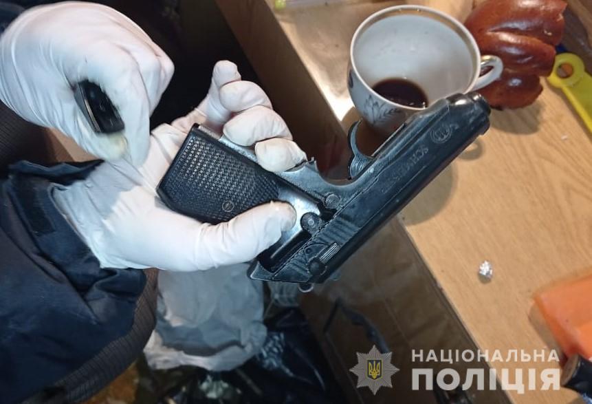 На Вінниччині злочинна група виготовляла та розповсюджувала амфетамін