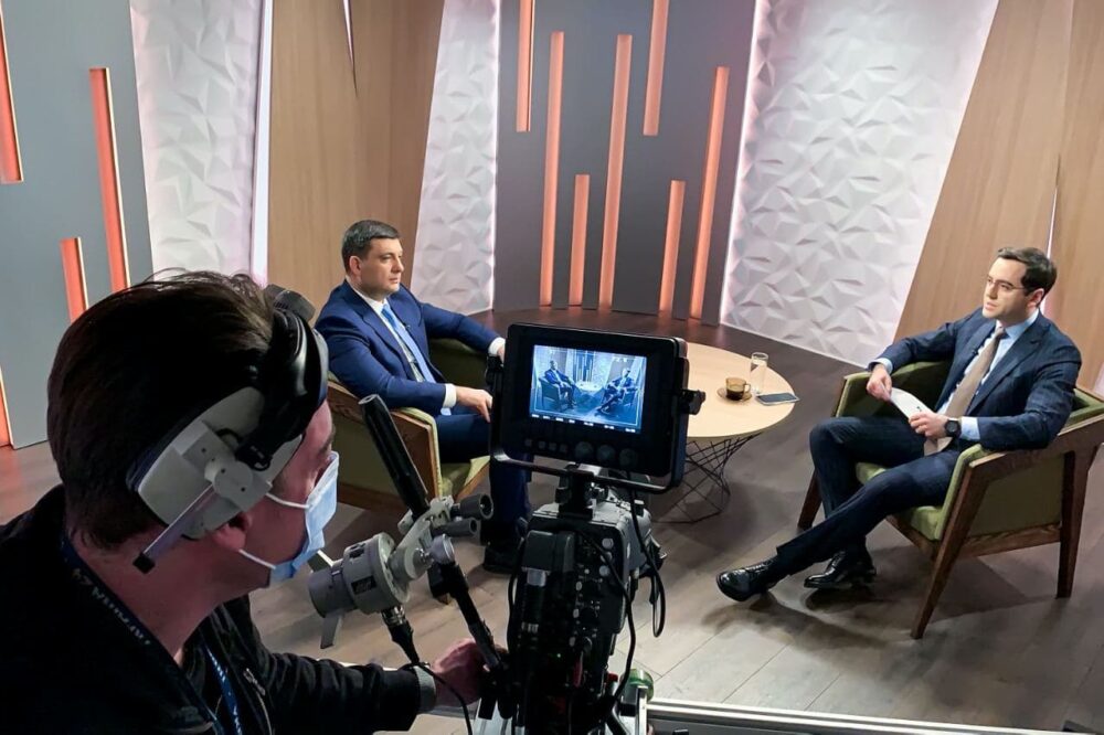 Гройсман закликав урядовців і голів ОДА публічно вакцинуватися