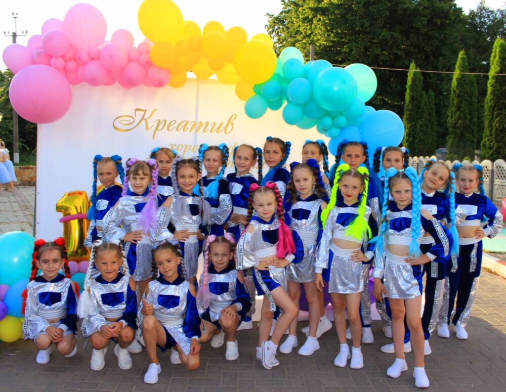 Хореографічна студія "Креатив" з Вендичан відзначила ювілей - організувати свято допоміг депутат від "Української Стратегії Гройсмана" Анатолій Крижанівський
