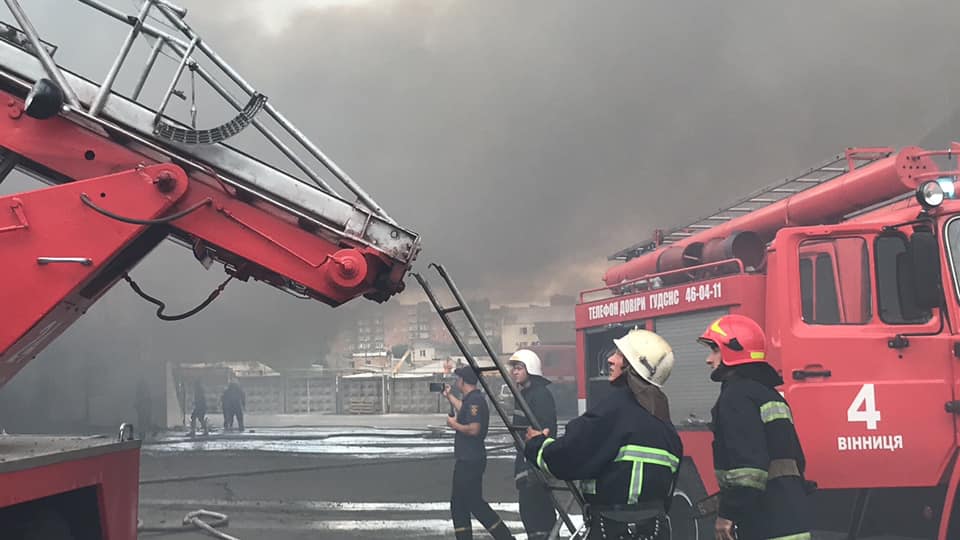 Пожежу на Старому місті гасили 10 пожежних автомобілів. Деталі займання