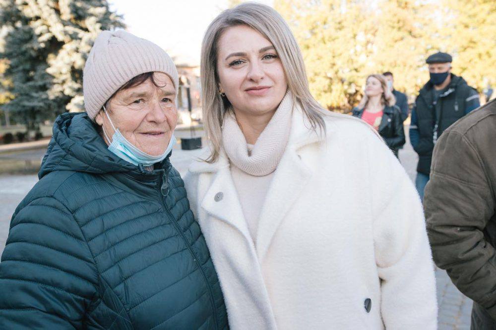 Підтримати кандидата на голову Липовецької громади Олесю Назаренко приїхав Володимир Гройсман
