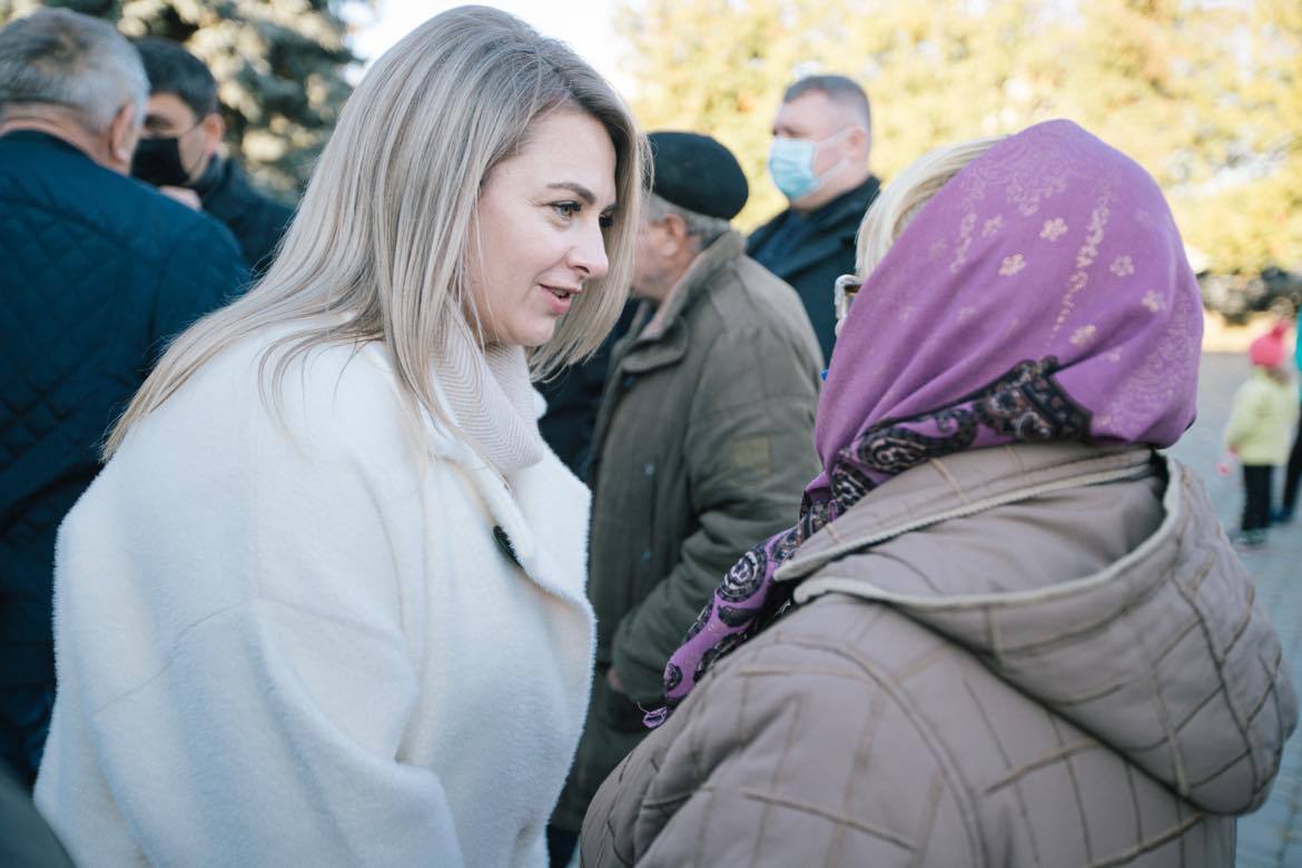 Підтримати кандидата на голову Липовецької громади Олесю Назаренко приїхав Володимир Гройсман