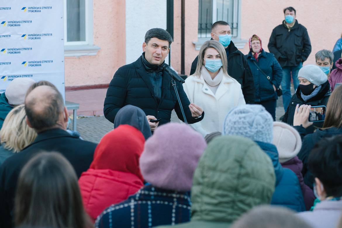 Підтримати кандидата на голову Липовецької громади Олесю Назаренко приїхав Володимир Гройсман