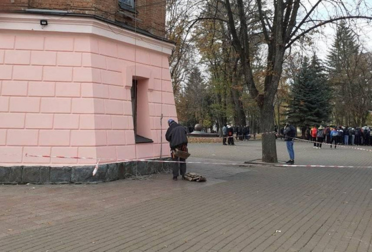 У Вінниці розбирають один з годинників на Вежі Артинова. ФОТО