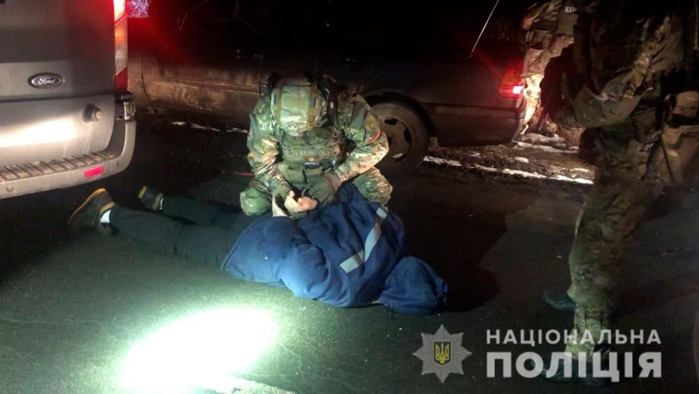 Вінницькі поліцейські затримали торговців зброєю