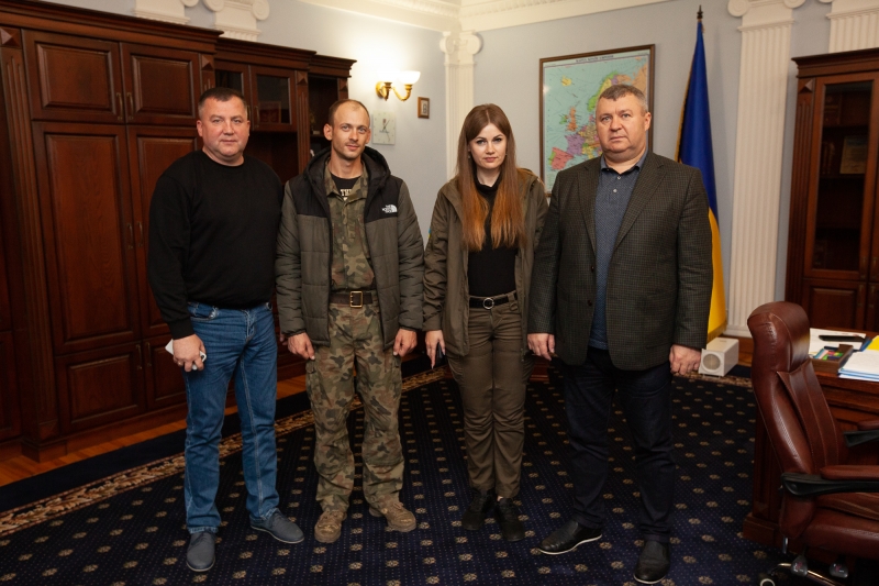 Виконавчий апарат Вінницької обласної ради передав військовим комп'ютерну техніку