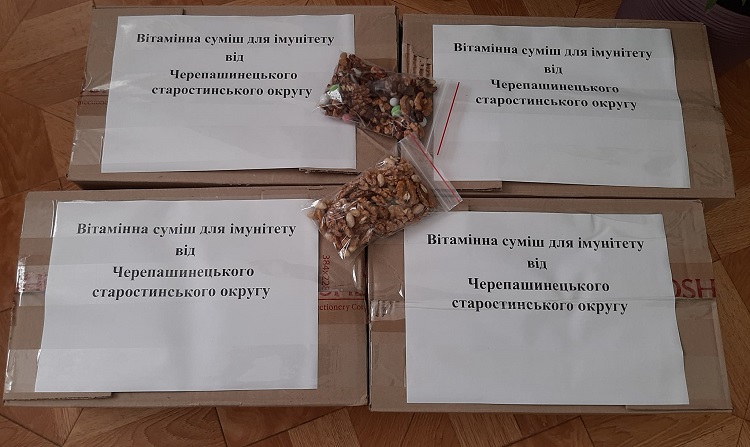 На Вінниччині селяни приготували для фронту вітамінну суміш з горіхами