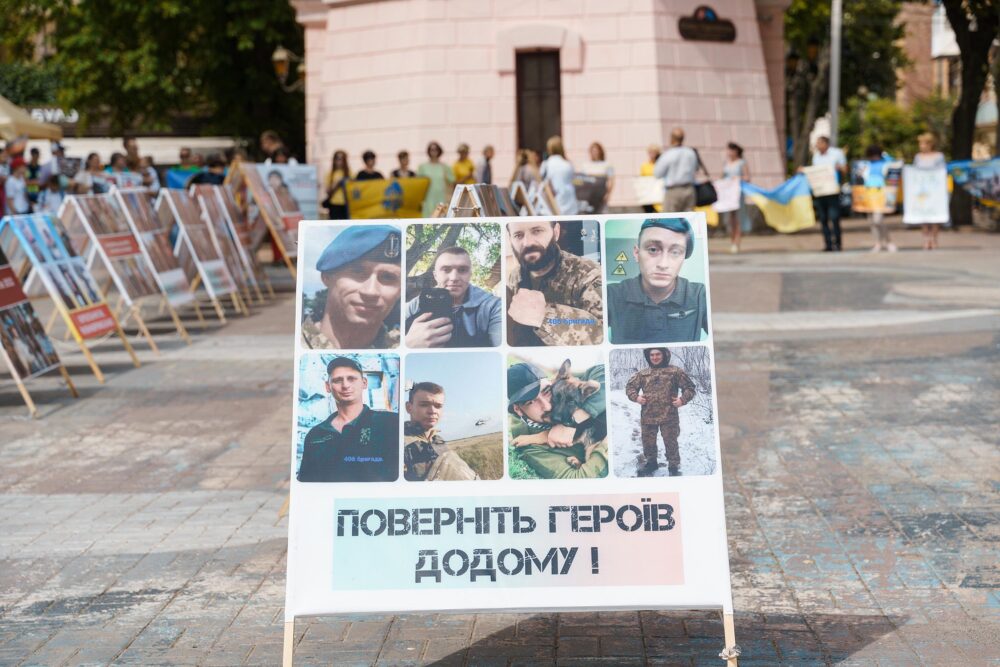 У Вінниці відбулась акція на підтримку полонених захисників Маріуполя
