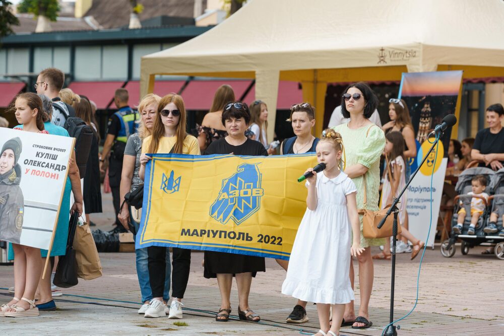 У Вінниці відбулась акція на підтримку полонених захисників Маріуполя