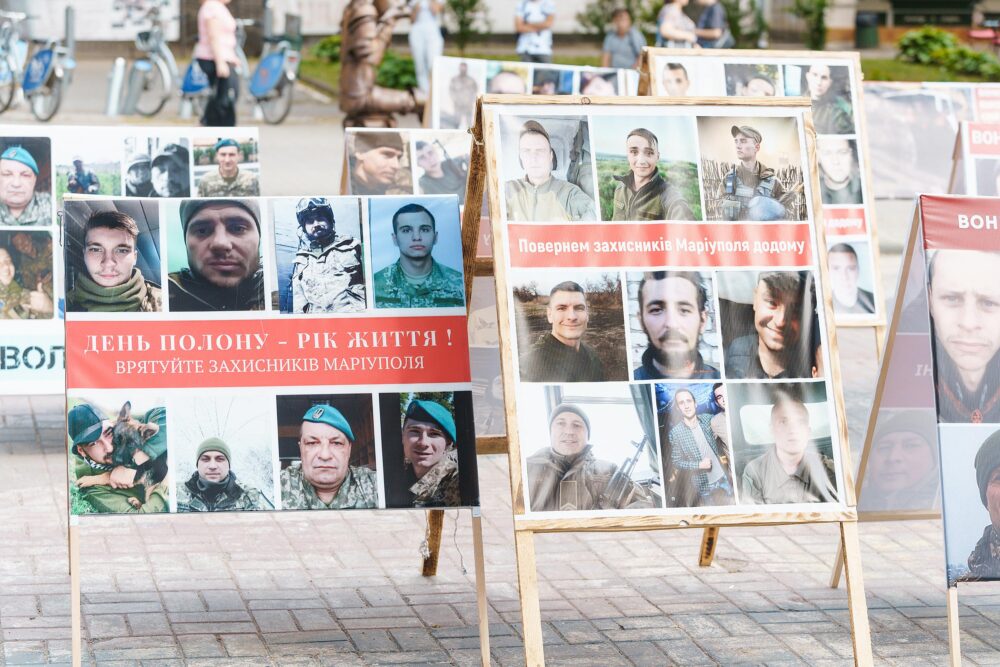 У Вінниці відбулась акція на підтримку полонених захисників Маріуполя