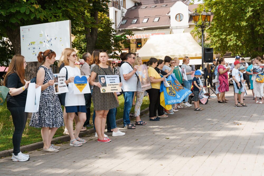 У Вінниці відбулась акція на підтримку полонених захисників Маріуполя