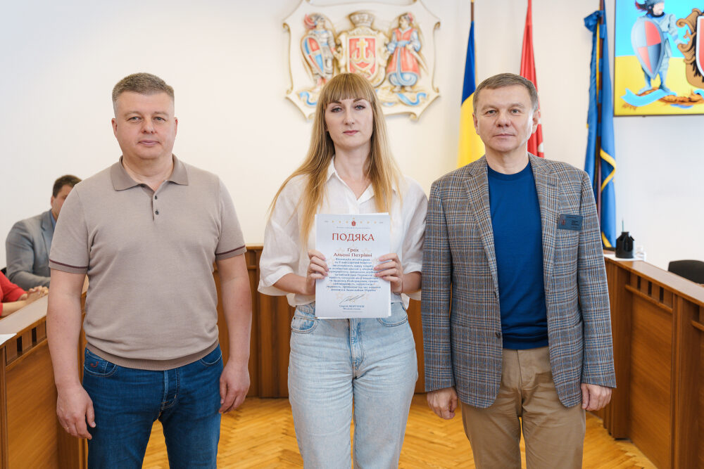 У Вінниці нагородили п'ятьох відомих волонтерів (ФОТО)