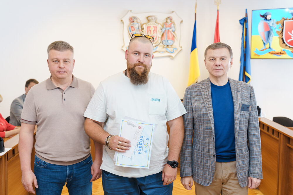 У Вінниці нагородили п'ятьох відомих волонтерів (ФОТО)