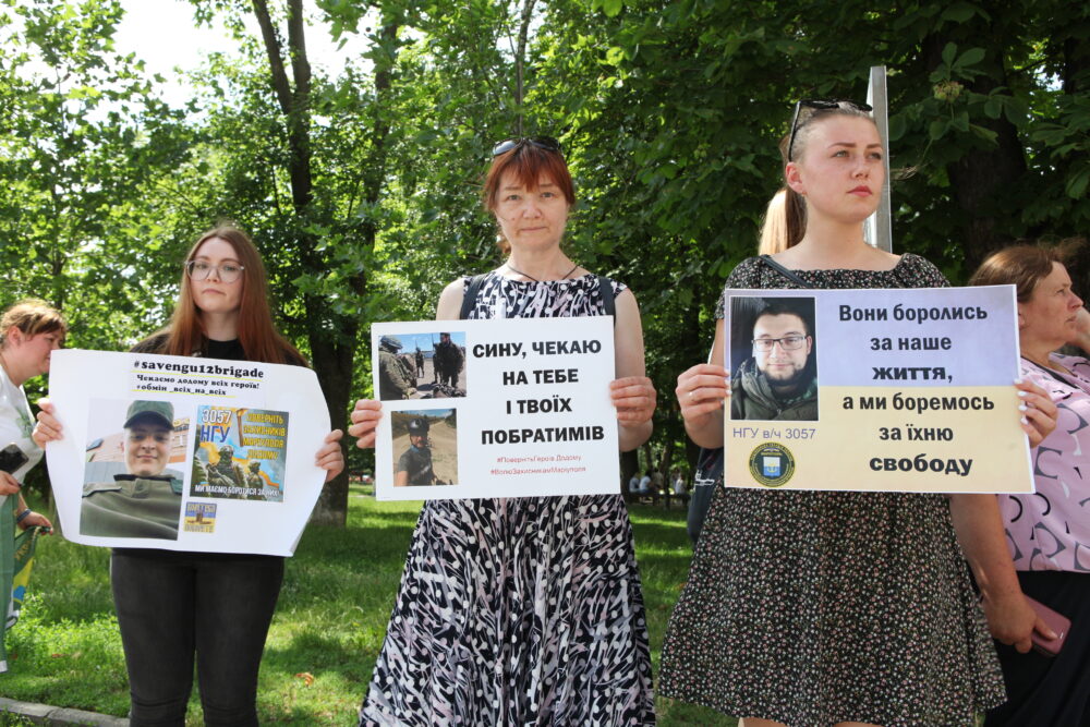 У Вінниці відбулась акція на підтримку полонених захисників Маріуполя