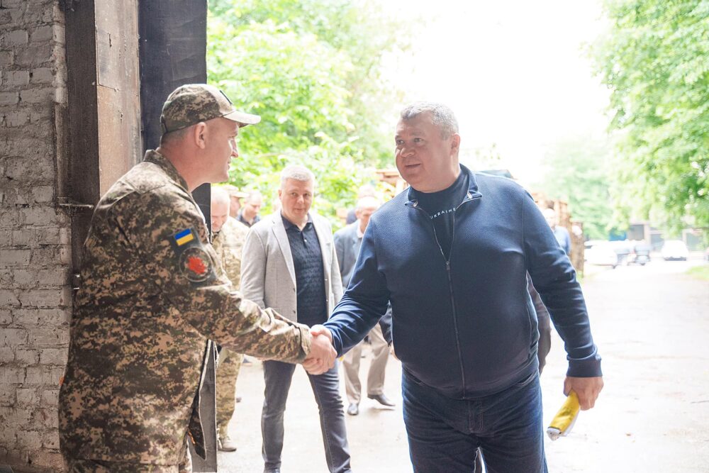 Вінниччина передала чергову допомогу для спецпризначенців та бригаді «Червона Калина»: 300 дронів, 8 Mavic-3T, 50 тисяч сухих душів та паливозаправник