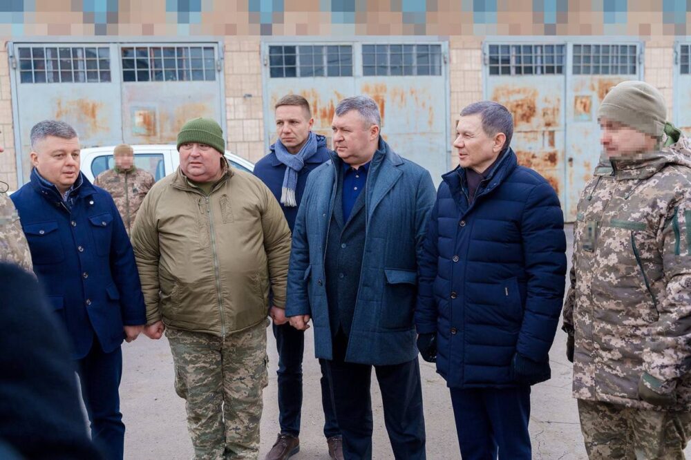 Міжрегіональний координаційний гуманітарний штаб передав 120 бригаді РЕБ та пʼять пікапів